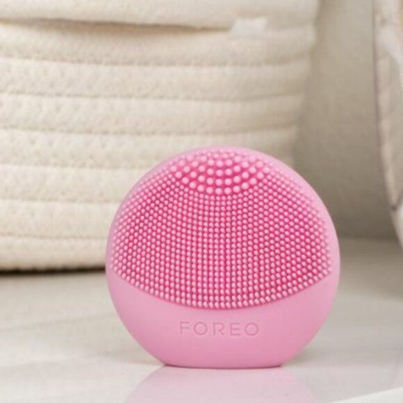 NWT FOREO Sonic Face Cleanser (Mini) - Picture 1 of 2